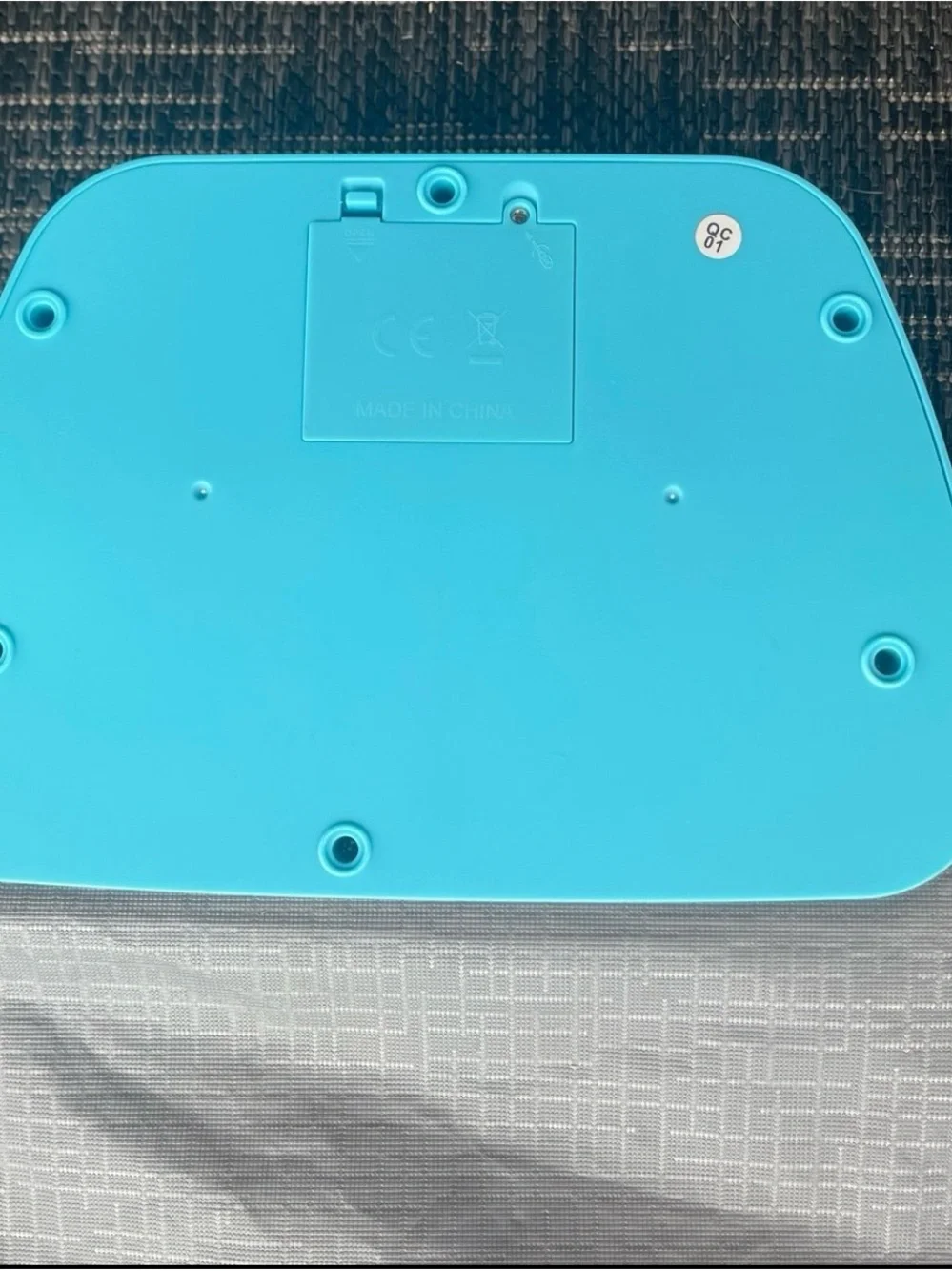 N/A small hole